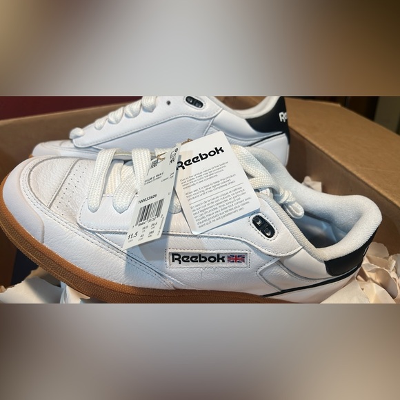 Reebok White Tennis Shoes - Picture 1 of 3